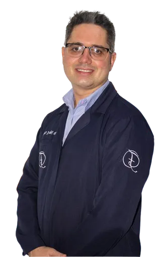 Dr. Fábio R. Teixeira, diretor clínico e endodontista no Espaço Odontológico Fábio R. Teixeira em Arcos/MG